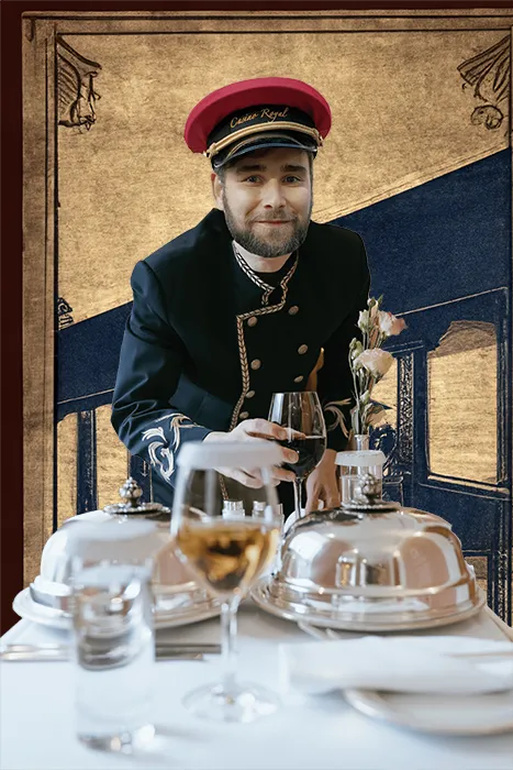 Der Portier des Casino Royals an einem Servierwagen.